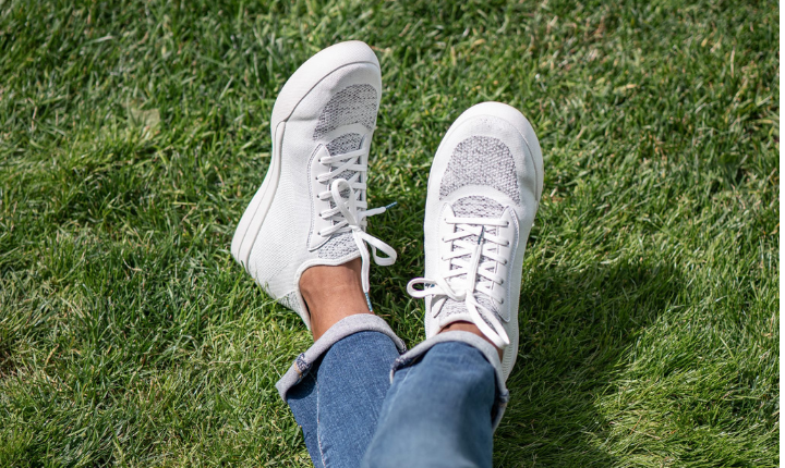 Best Travel Walking Shoes for Women in 2025